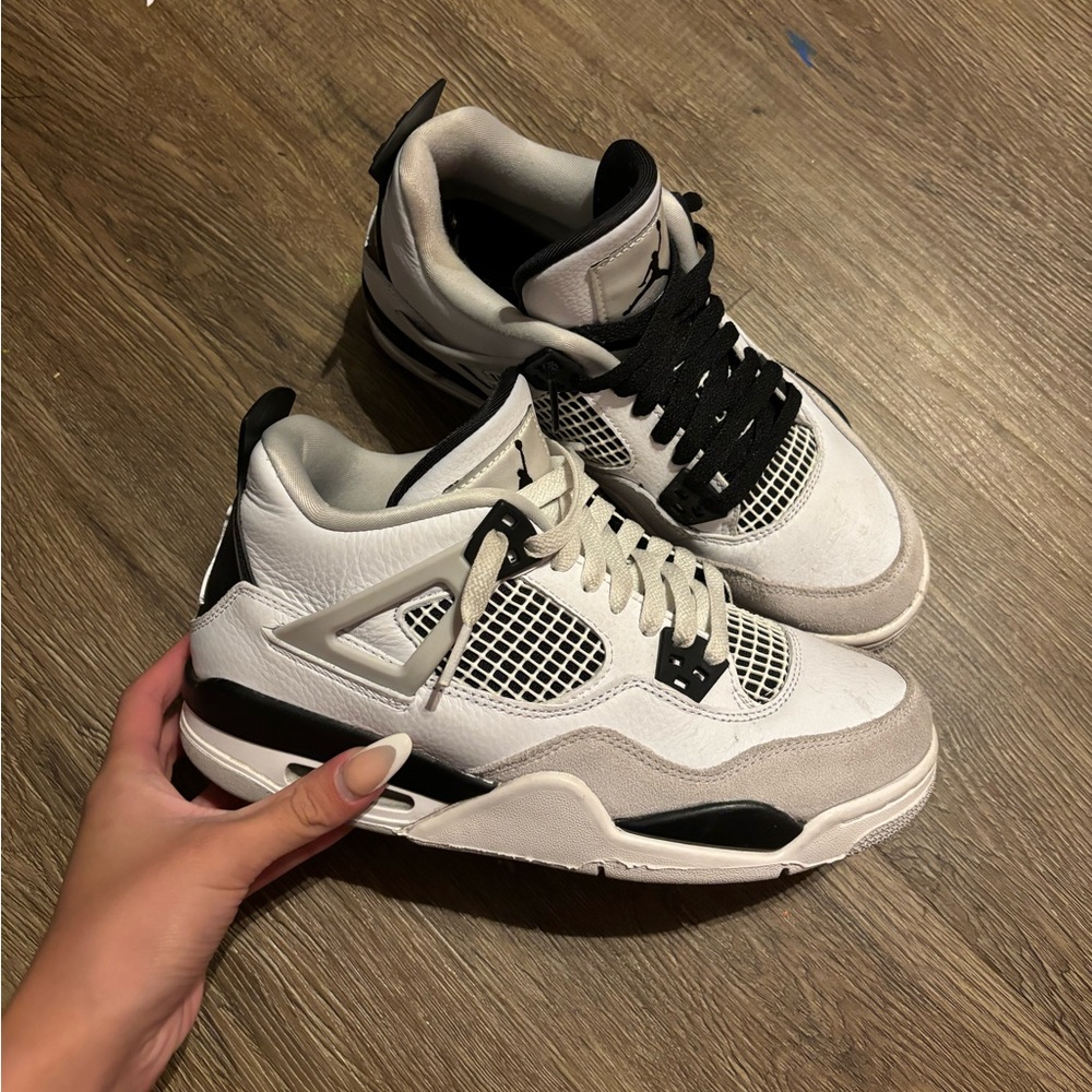 Jordan 4 military black SIZE 7